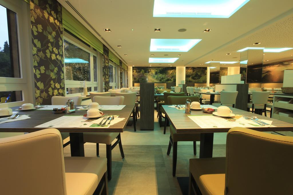 Hotel Du Commerce - Restaurant La Table De קלרבו מראה חיצוני תמונה