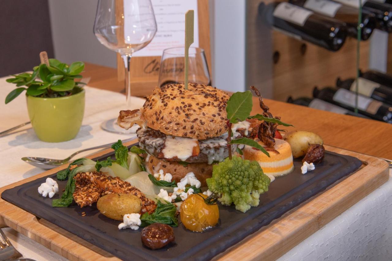 Hotel Du Commerce - Restaurant La Table De קלרבו מראה חיצוני תמונה