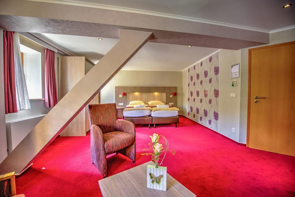 Hotel Du Commerce - Restaurant La Table De קלרבו מראה חיצוני תמונה