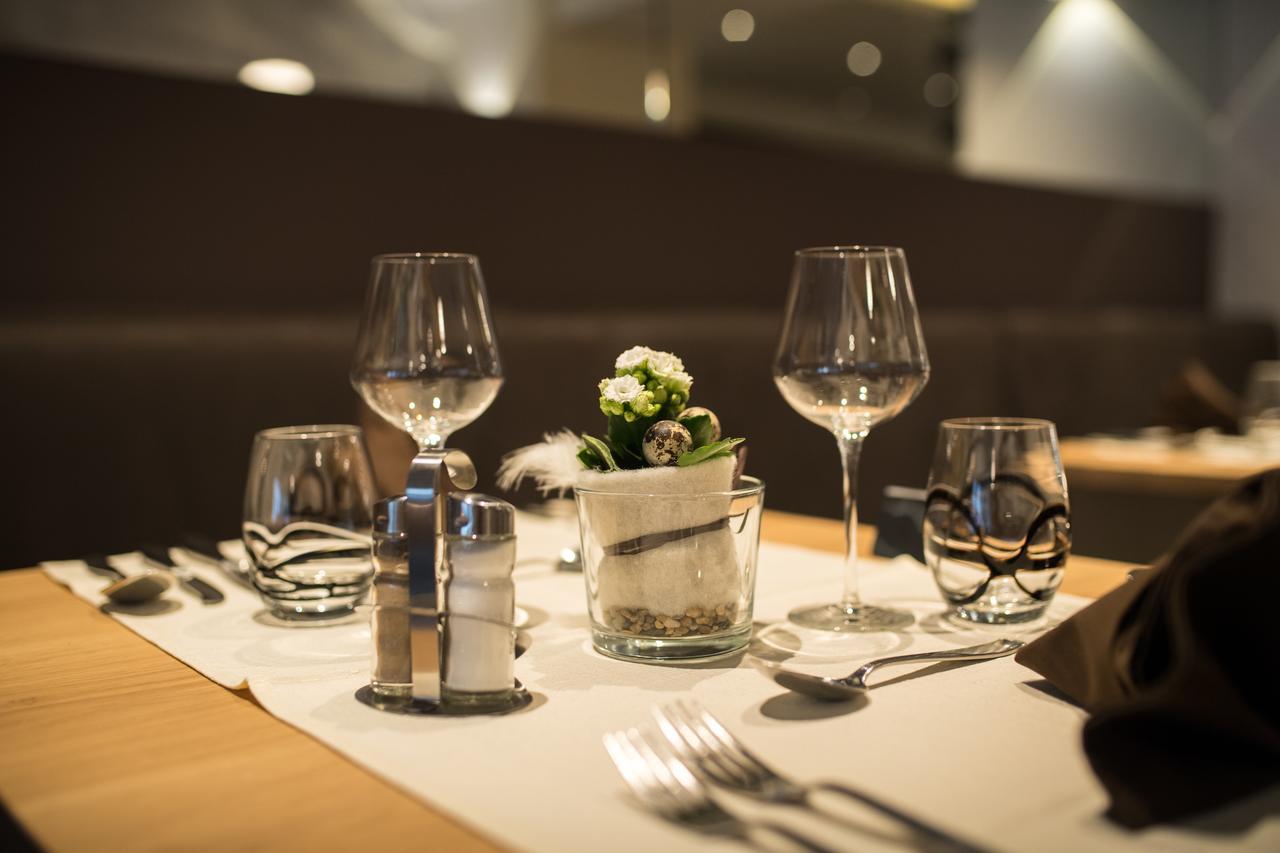 Hotel Du Commerce - Restaurant La Table De קלרבו מראה חיצוני תמונה